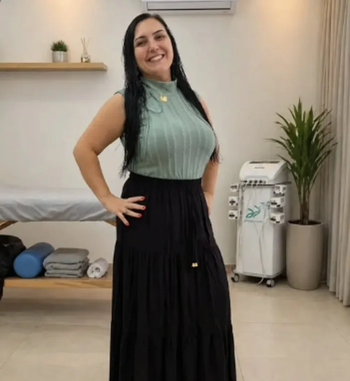 Daniele Zago no seu espaço de atendimento, na Vila Liberdade